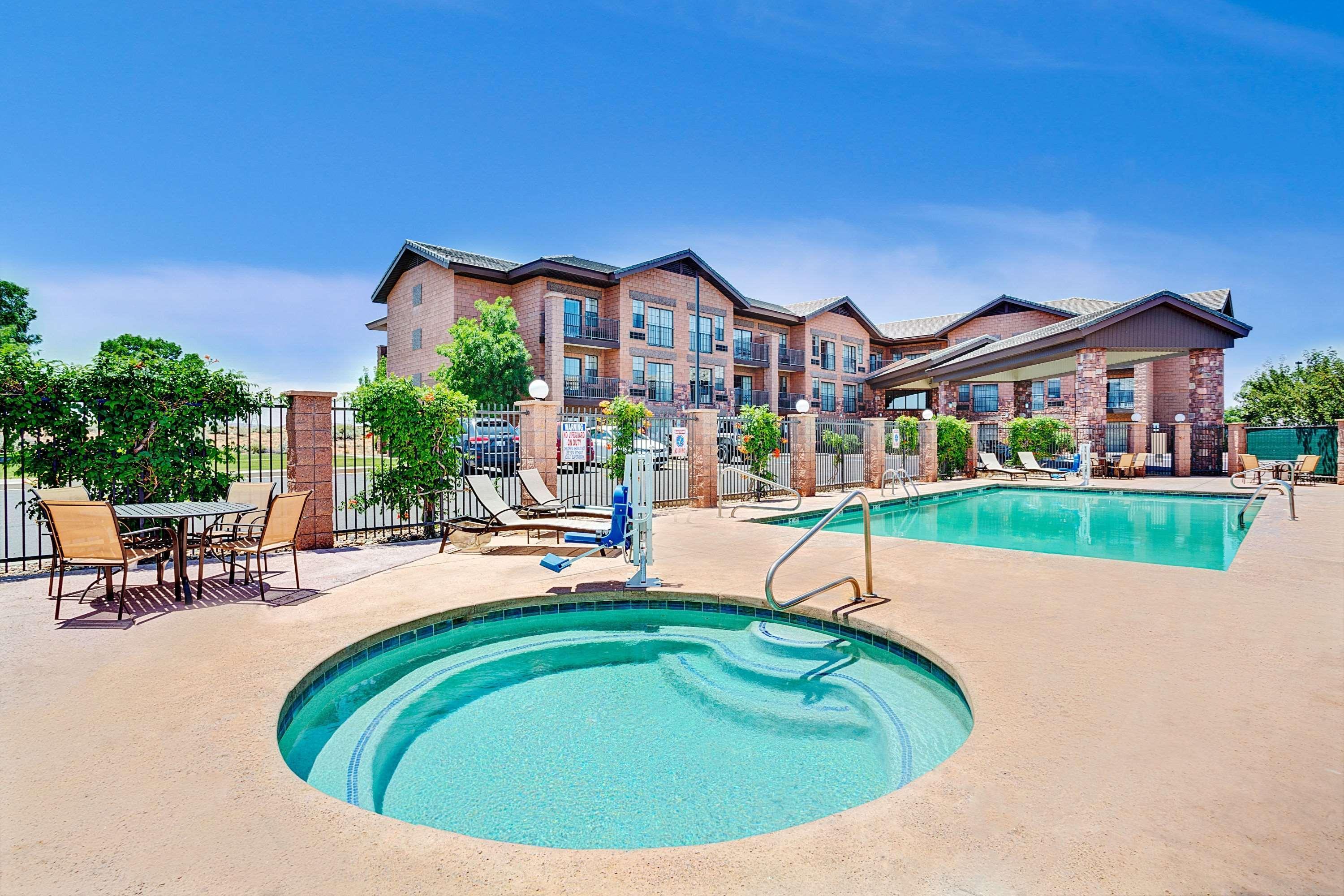 Days Inn & Suites By Wyndham Page Lake Powell Екстериор снимка